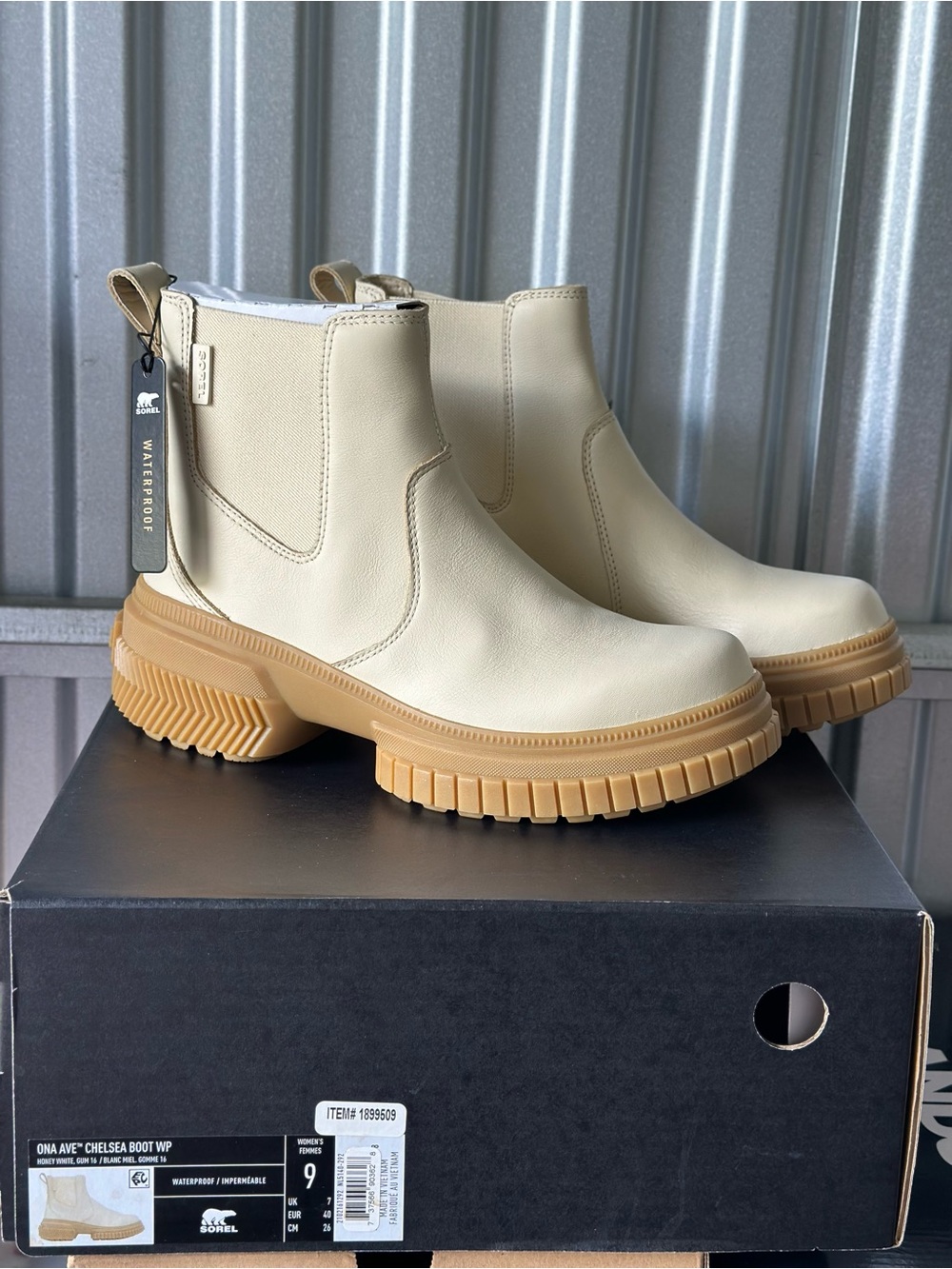 Ona Ave Waterproof Chelsea Boot Size 9W- Honey White Gum 16
